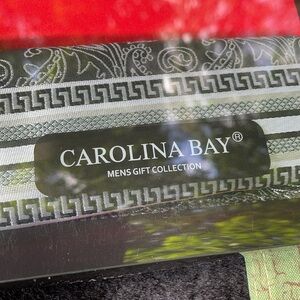 NWT Carolina Bay Mens Gift Collection Gray & Black Bow Tie & Handkerchief Set